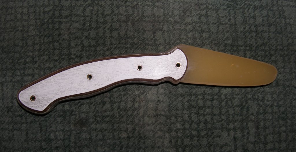Spyderco_Military_iz_poliuretana.jpg